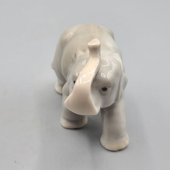 George Good Miniature Porcelain Elephant Figurine Twaian - Picture 2 of 8